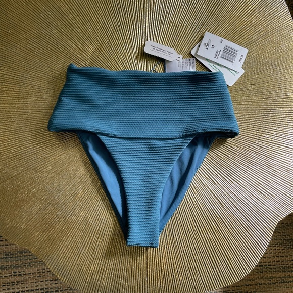 L*Space XS Oceanside set, Desi Bottom, Jess Top - Picture 4 of 7